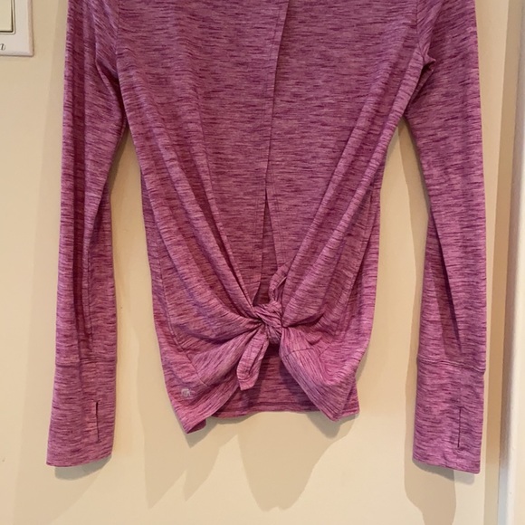 GapFit Breathe Size XS tie back top - Picture 3 of 4